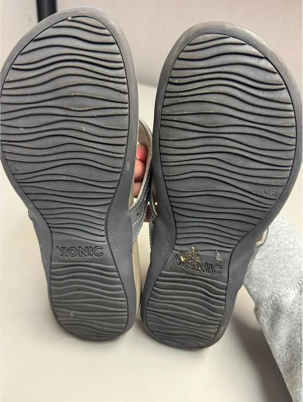 Vionic Women's Aliza Charocal Leather Sandals Size 9 Wide - Picture 6 of 6